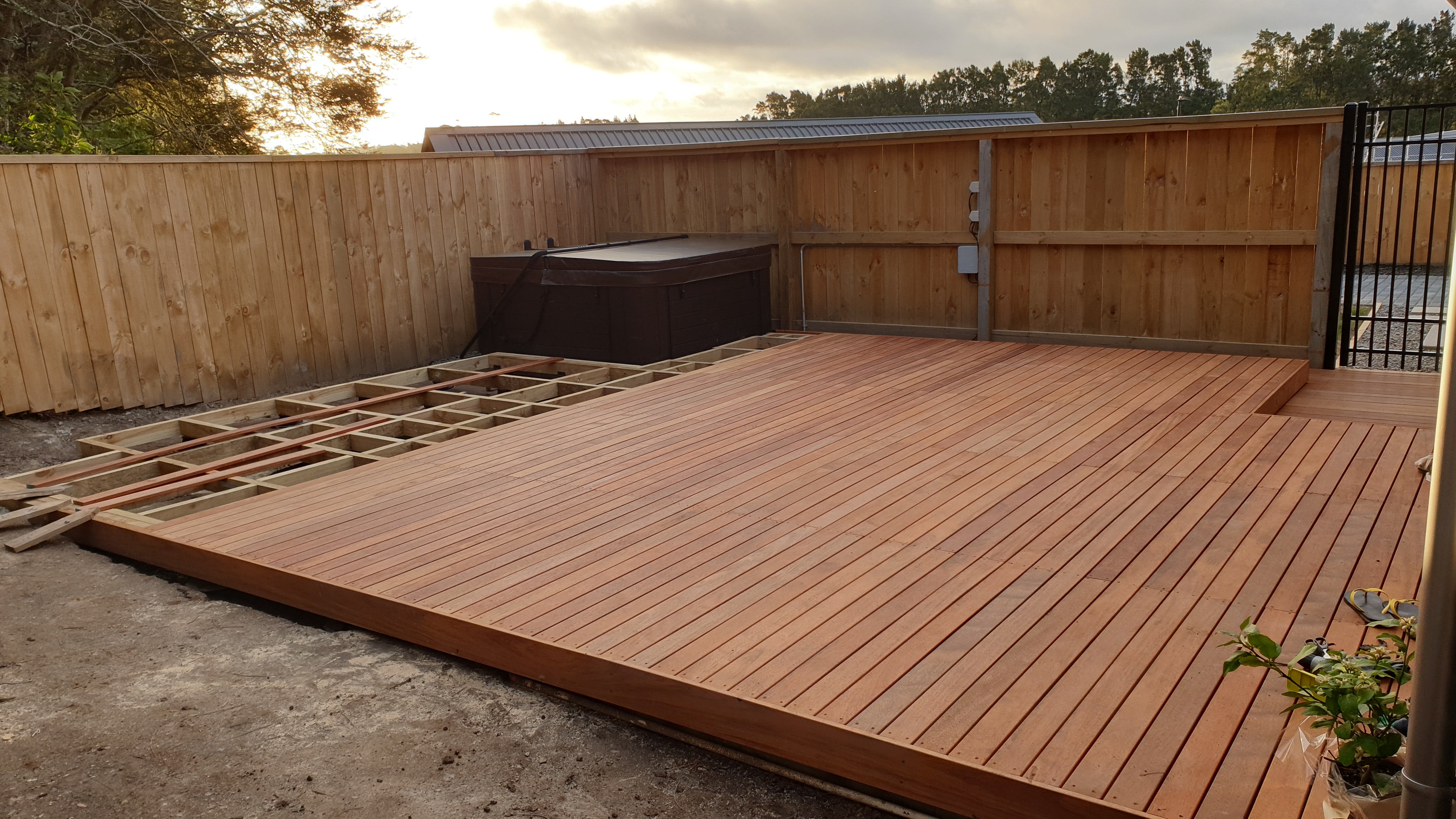 Decks Done Dirt Simple: Build Your Dream Backyard with Nurajacks and Nuraspikes